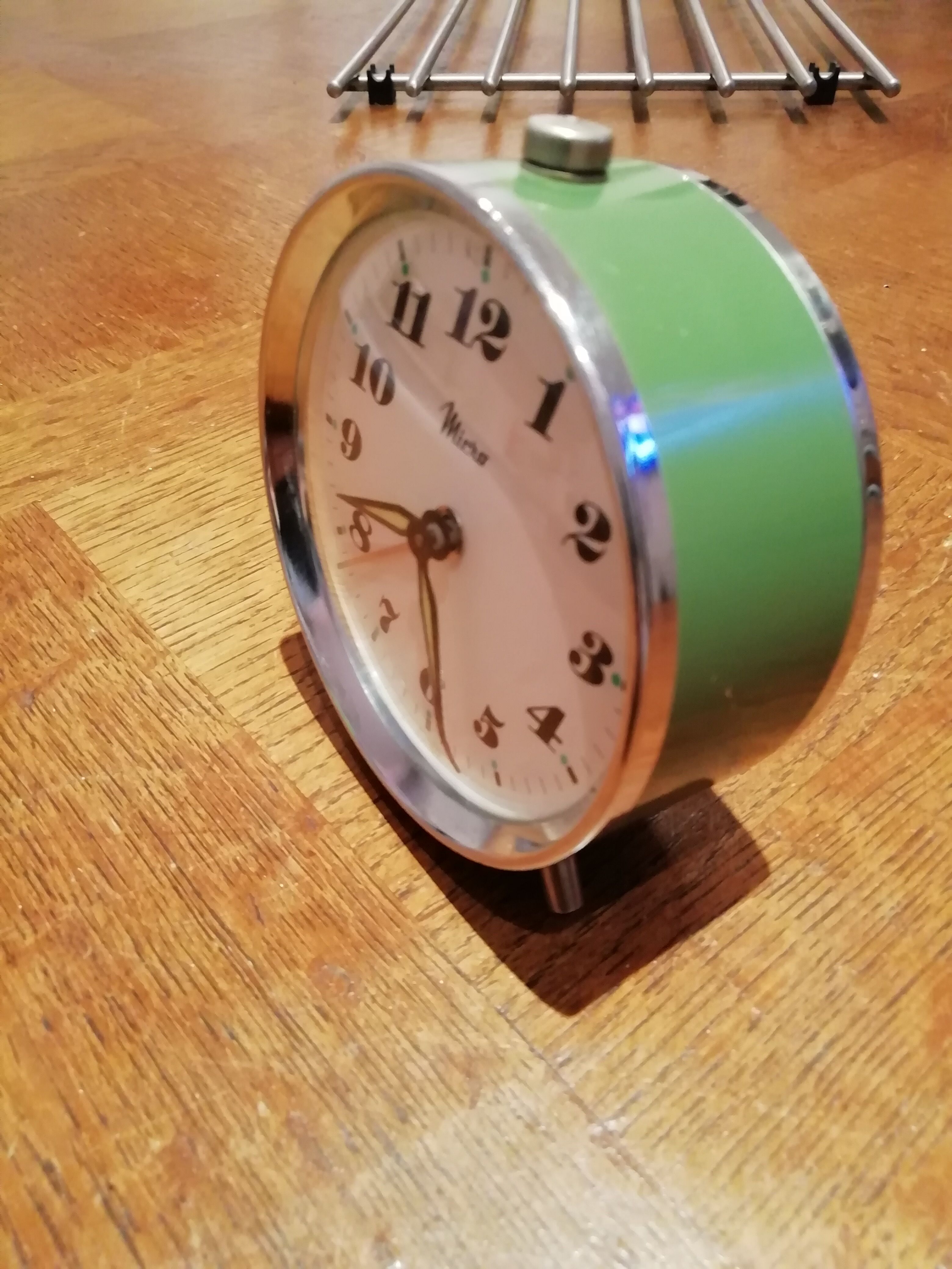 Morning micro clock 60