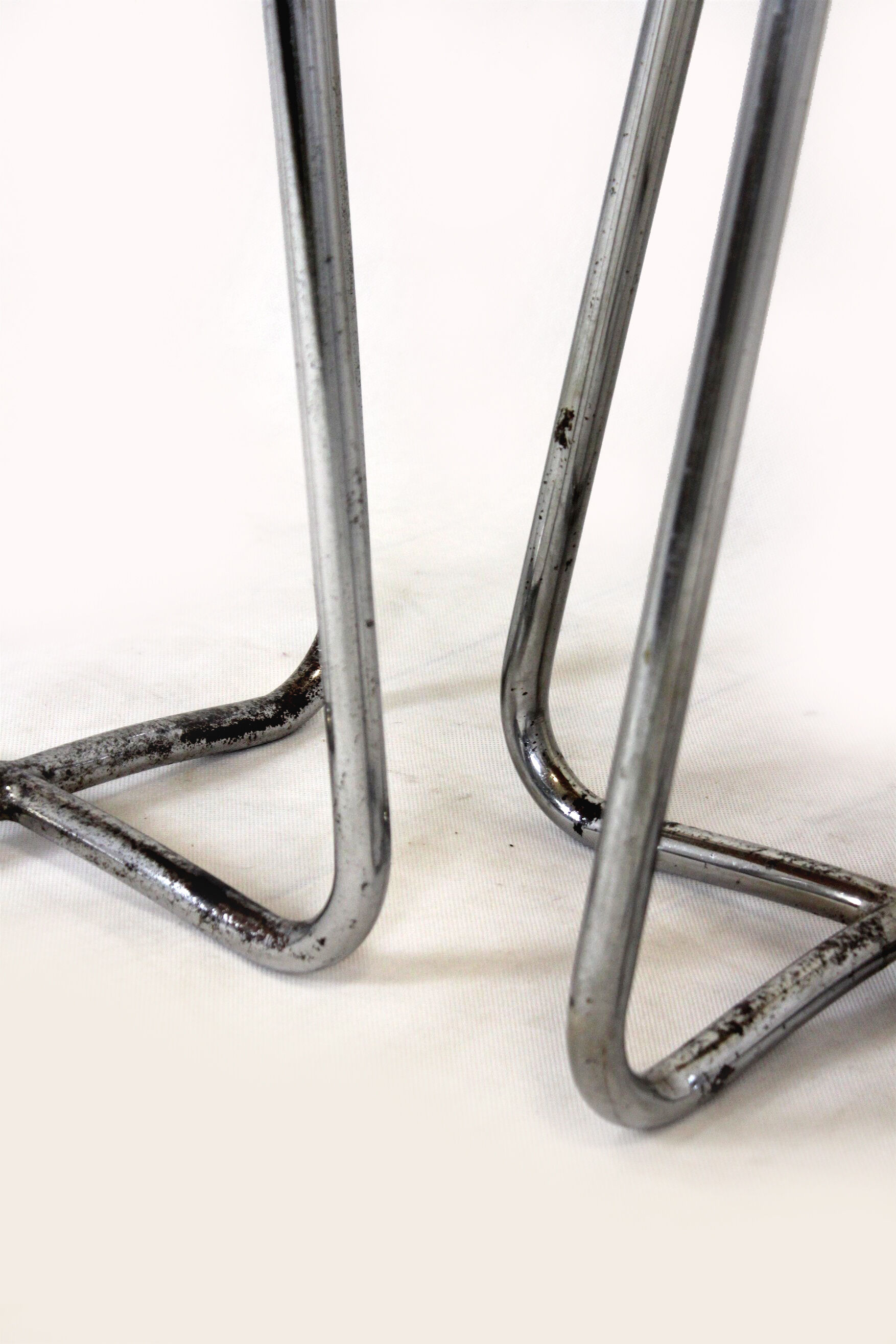 Ensemble de 3 tabourets en acier tubulaire chromé Bauhaus par Robert Slezak, années 1930