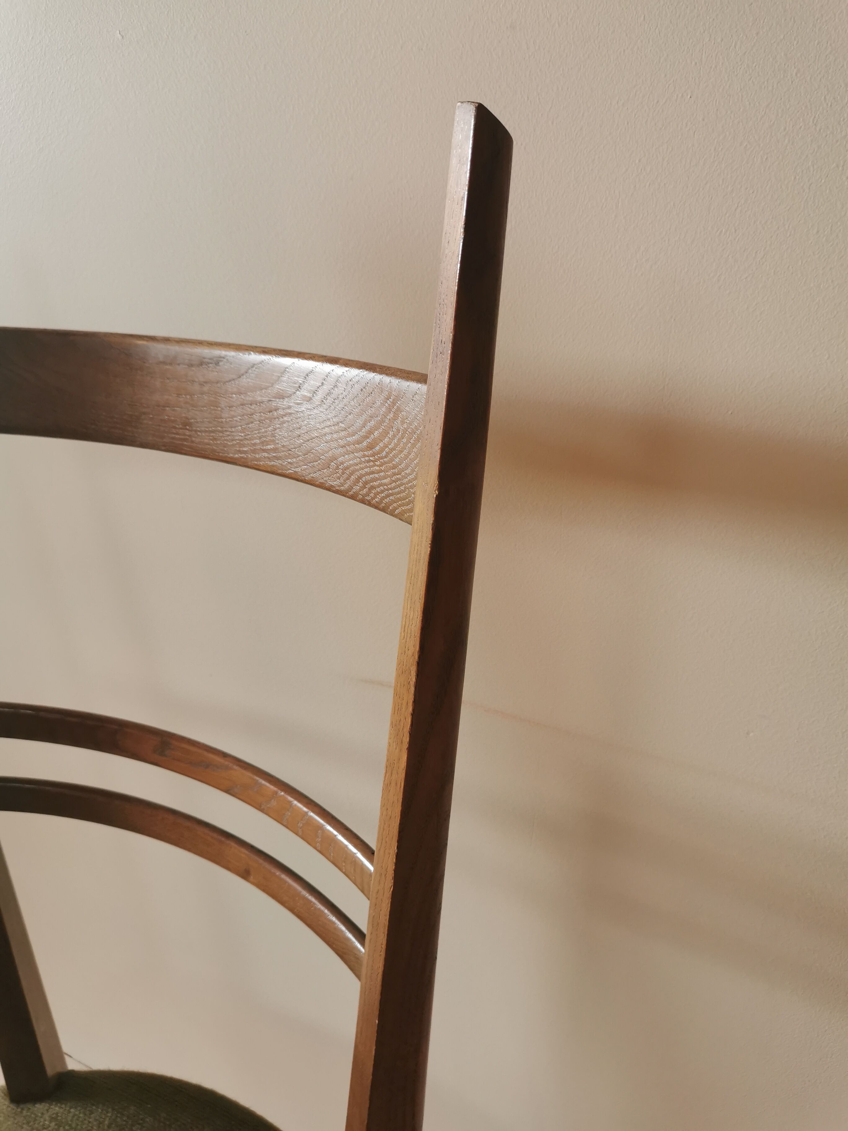 Lot of 6 Italian oak chairs from the 60s