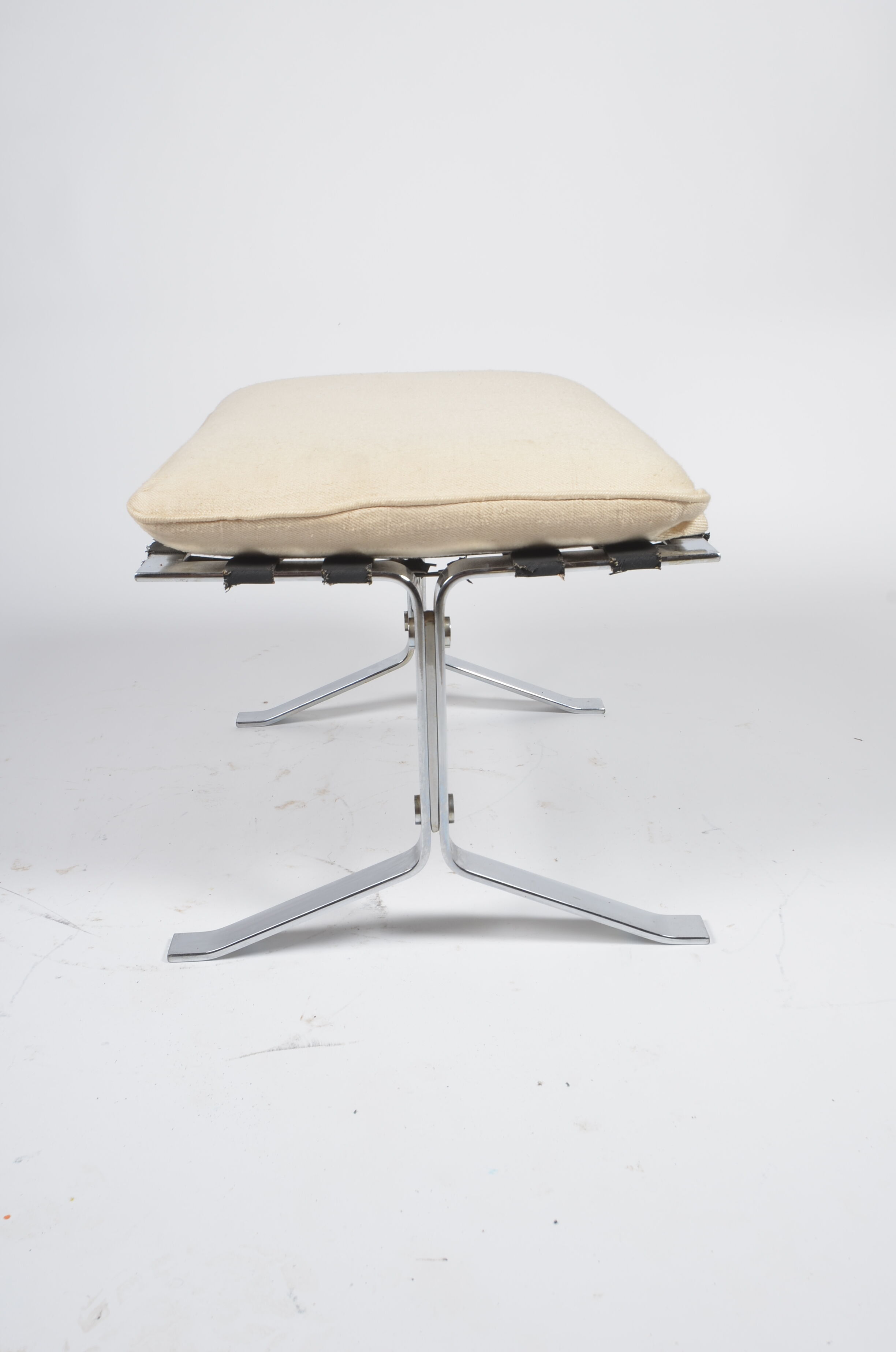 Ottoman Joker design Olivier Mourgue