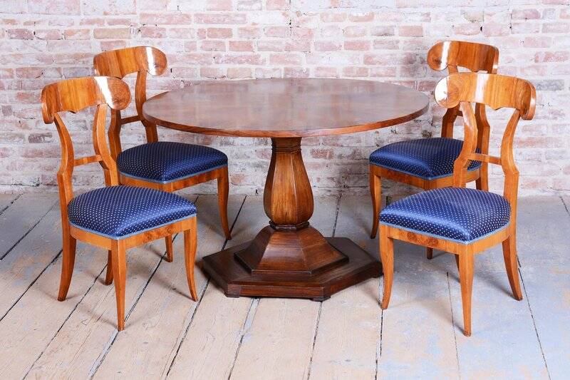 Biedermeier Dining Table in Walnut, Czechia, 1830s