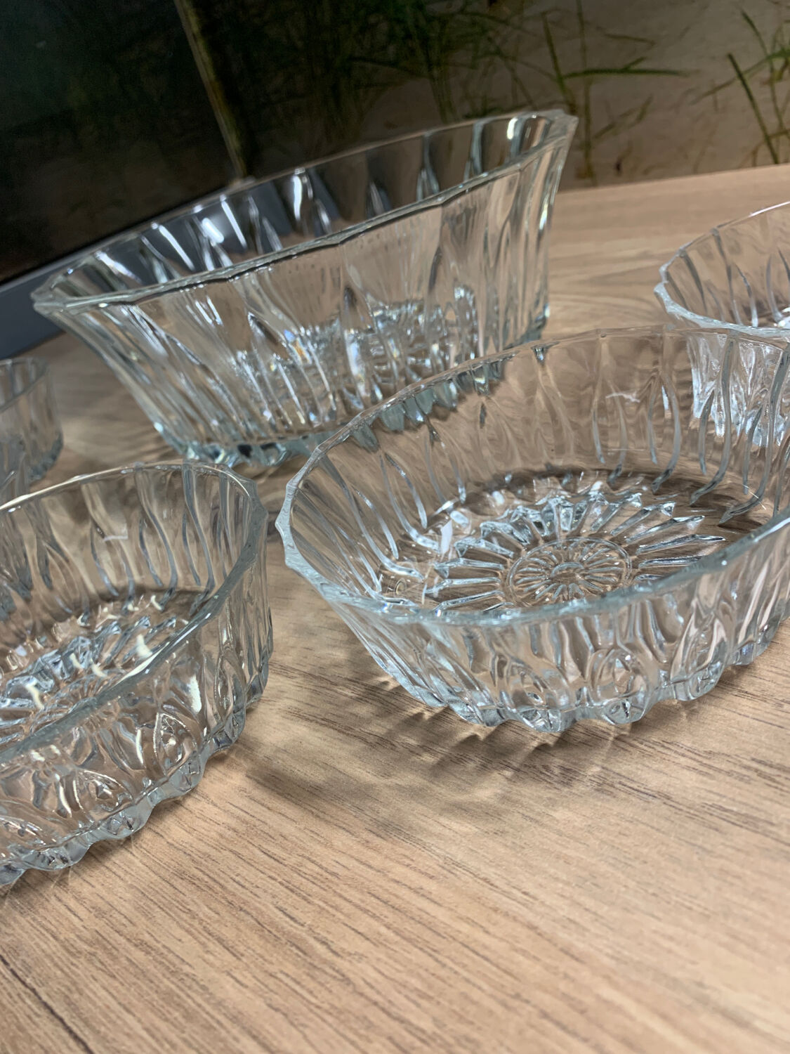 Fruit salad service - salad bowl and 5 glass ramekins