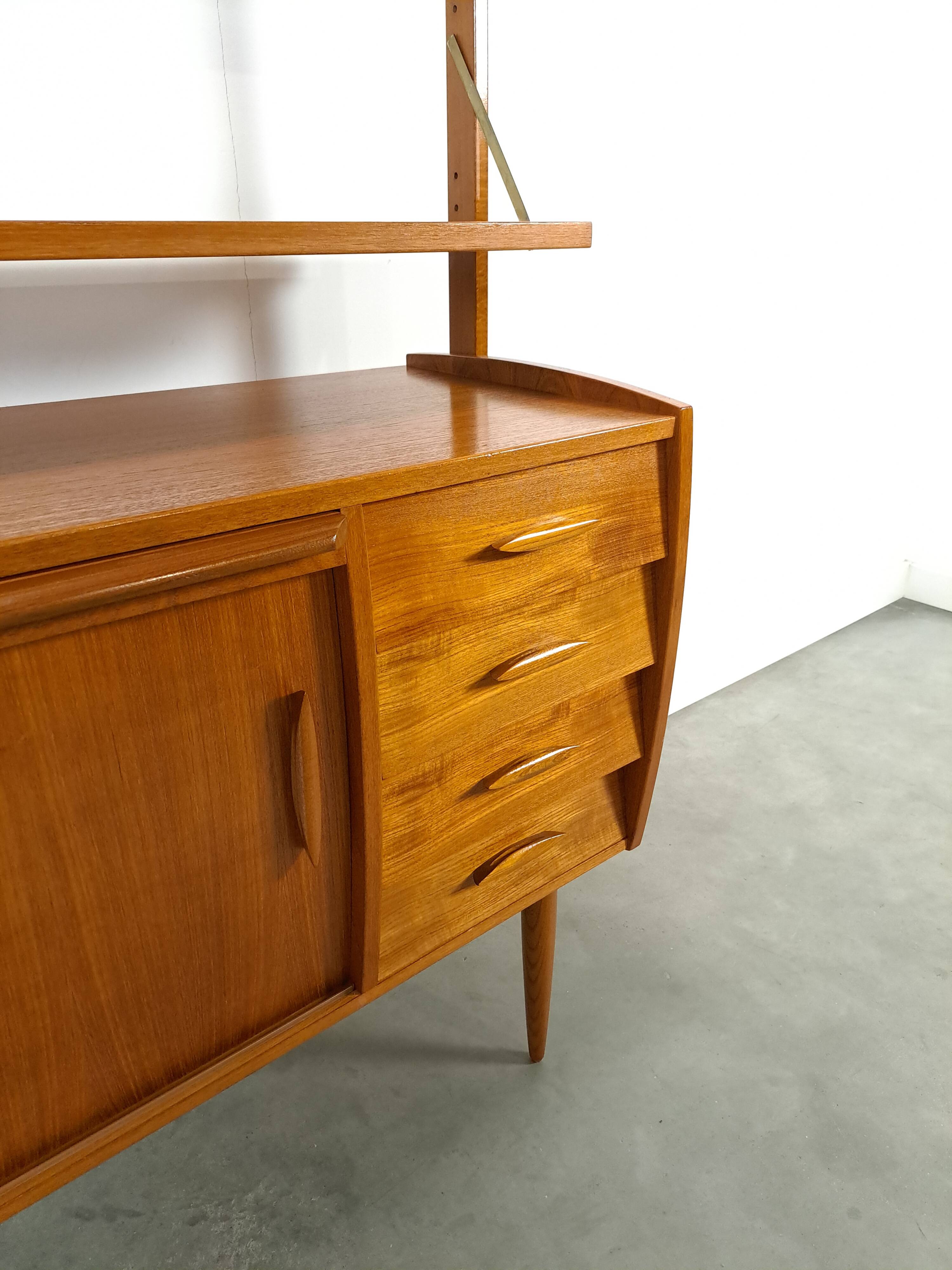 Meuble mural scandinave en teck avec étagères, tiroir et bureau