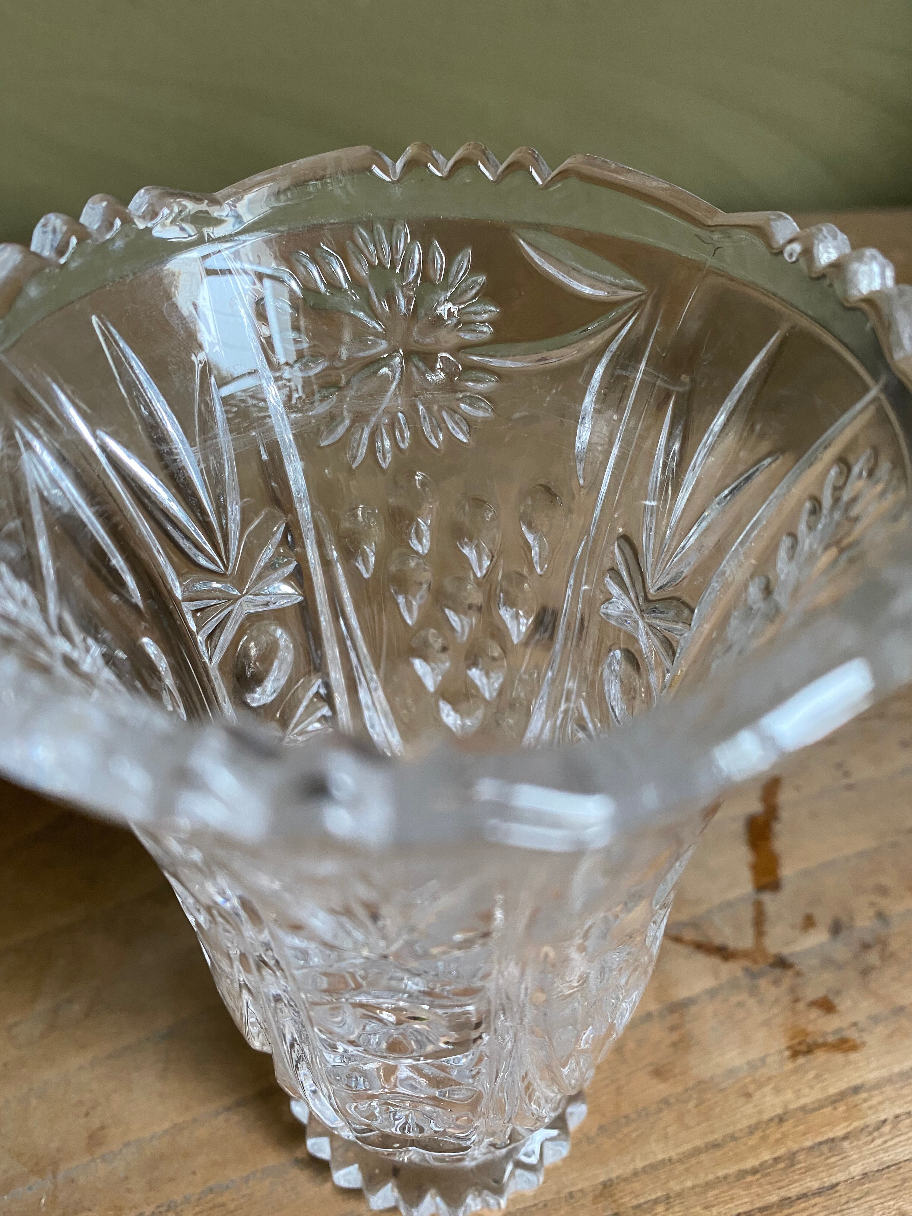 Vase en verre ciselé
