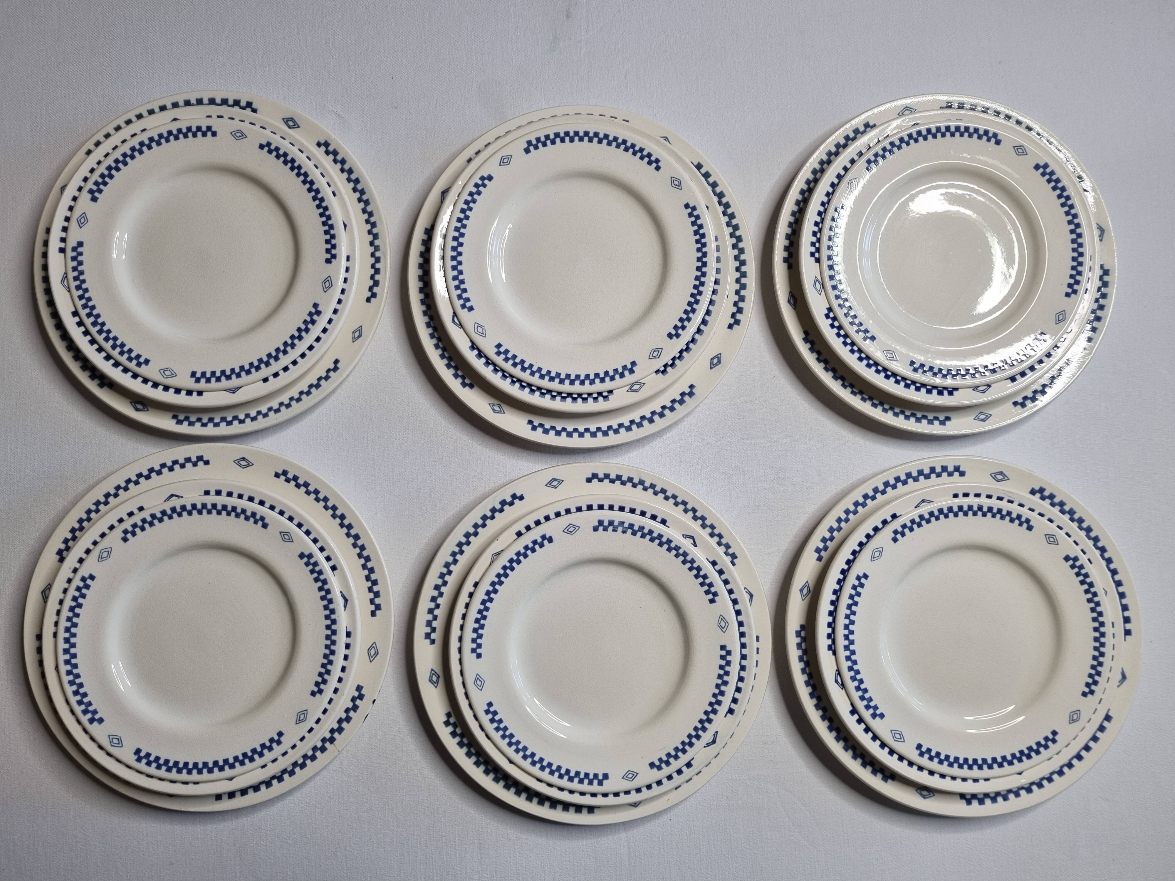 Service of 18 vintage dessert, hollow and flat plates with checkerboard pattern, 1950s