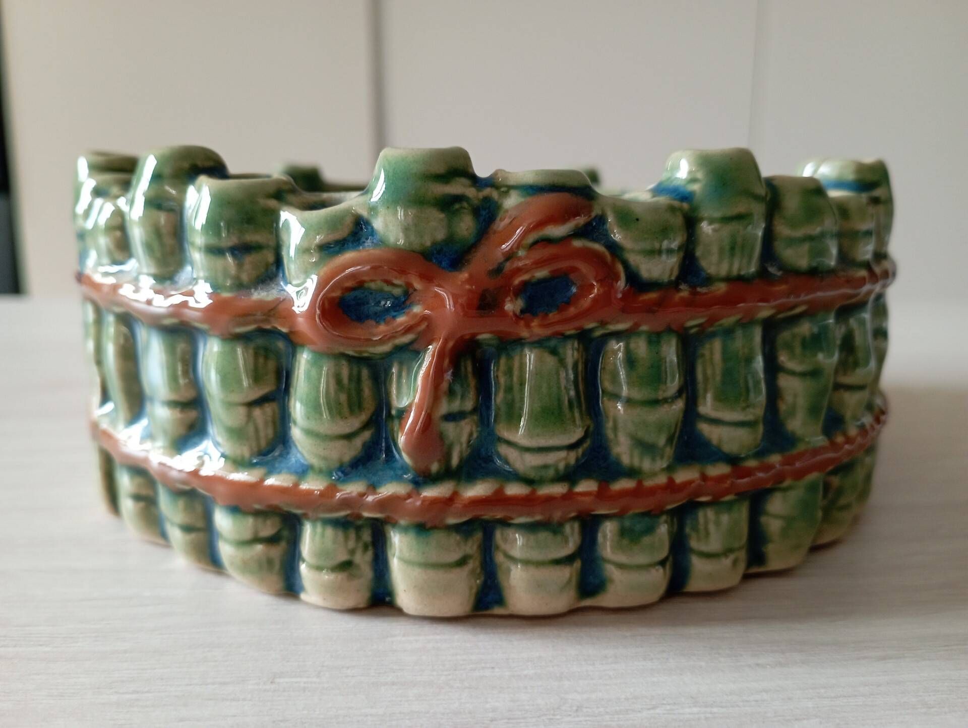 Vide-poche ancien en céramique