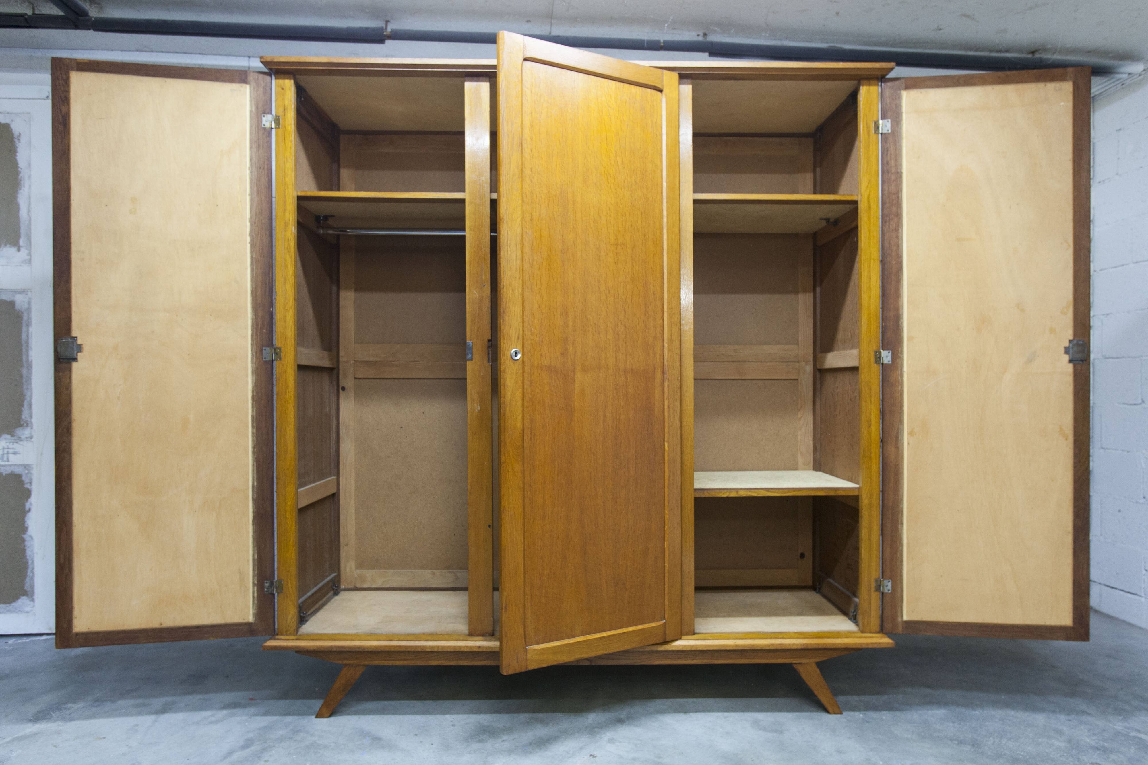 French wardrobe with tapered legs, 3 doors, 120cm hanging rail, new.