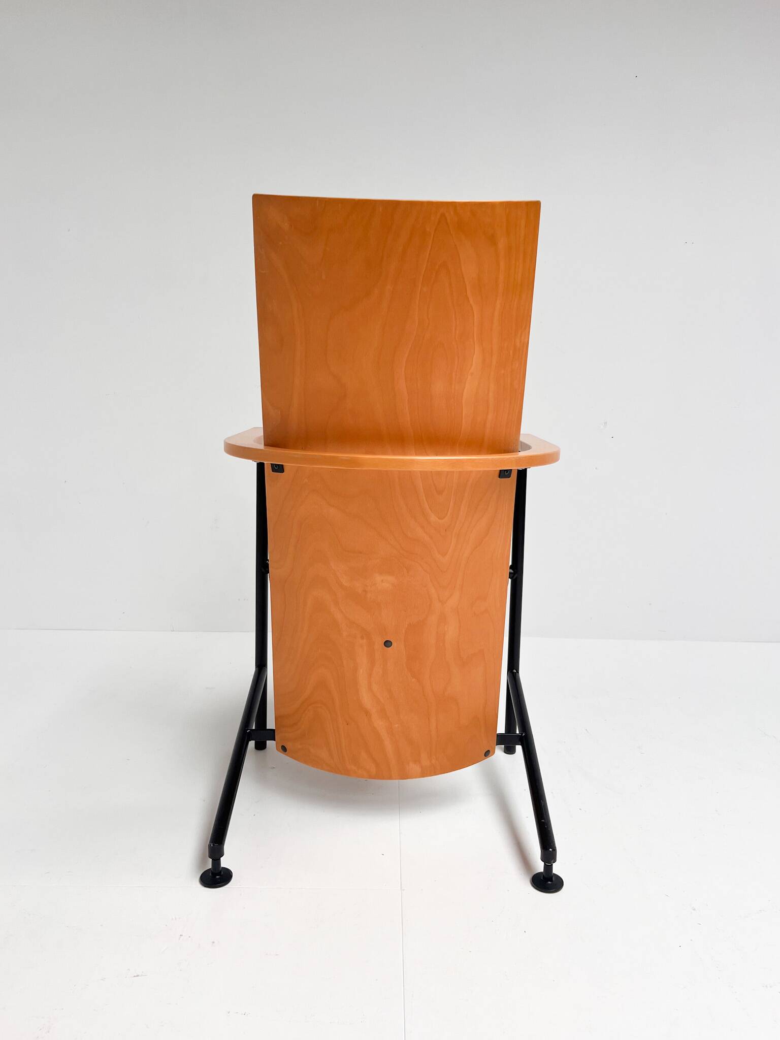 Fauteuil Intimo Nojatuoli par Timo Saarnio, 1989