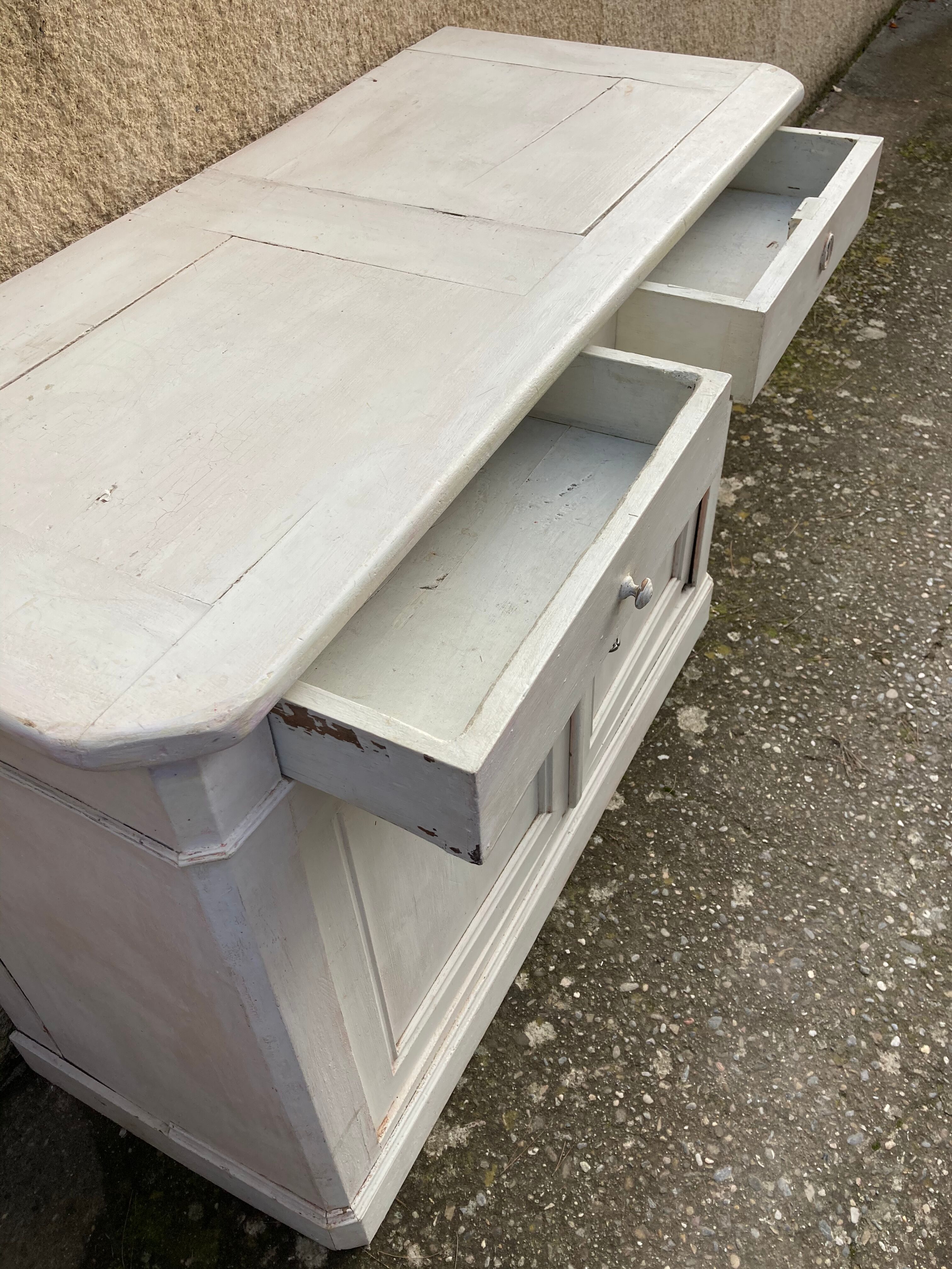 2-door furniture, 2 white patina drawers