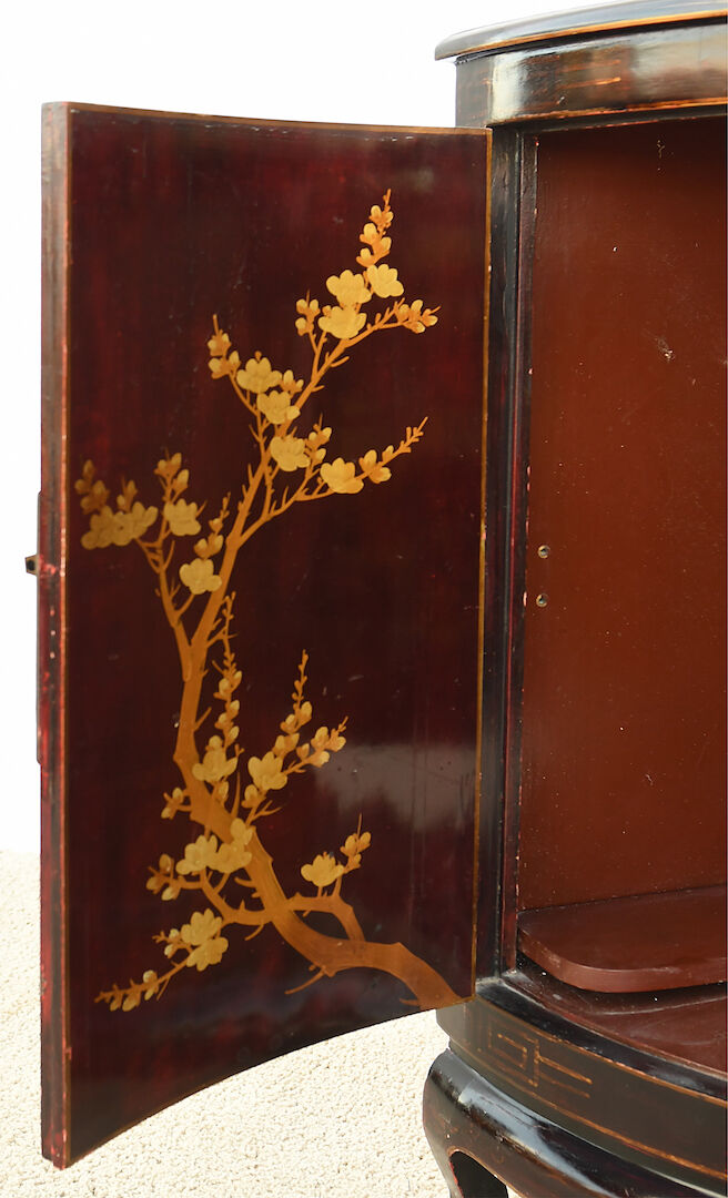 Lacquered wood notch