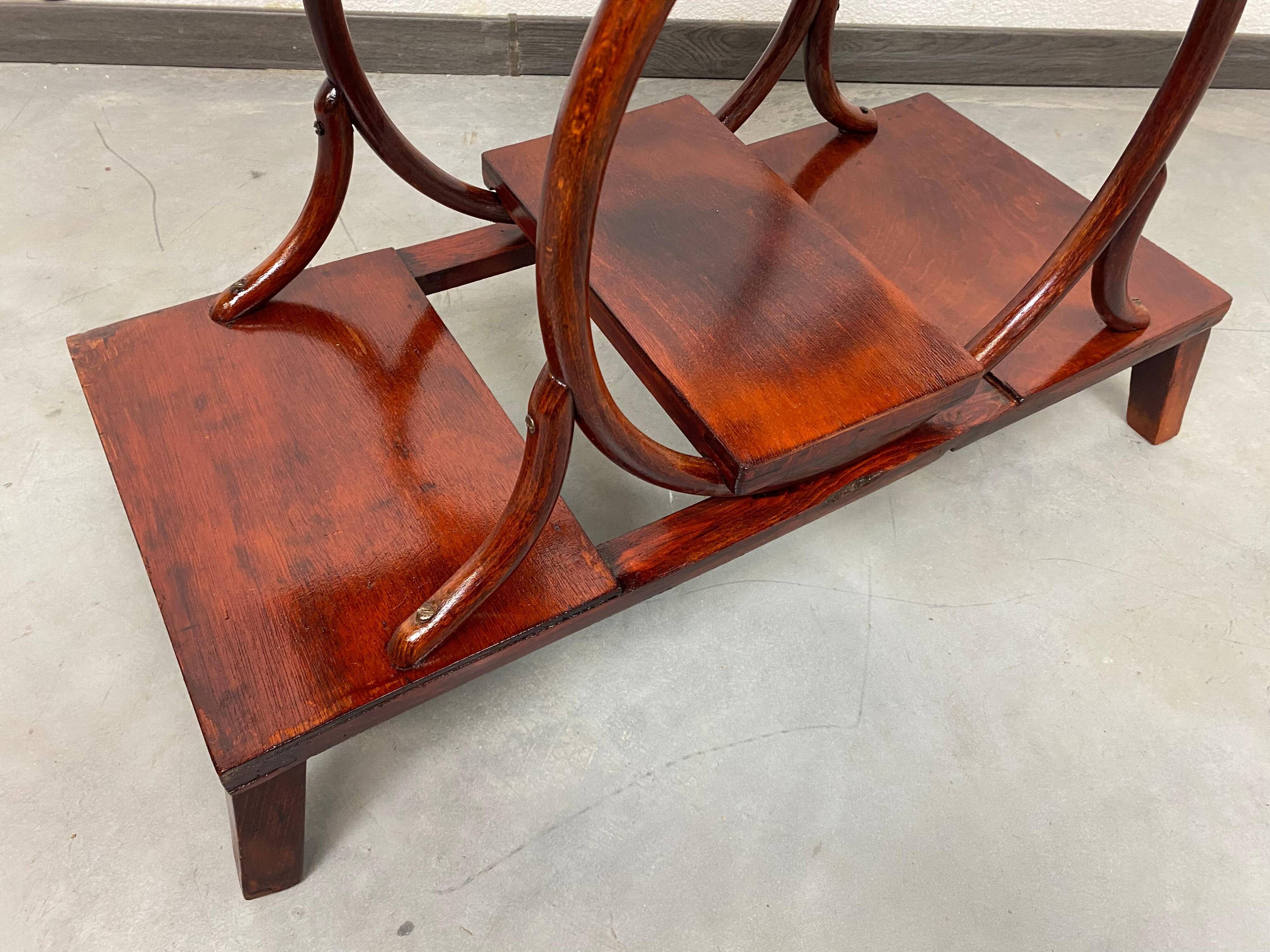 Porte-plante en bois courbé par Thonet