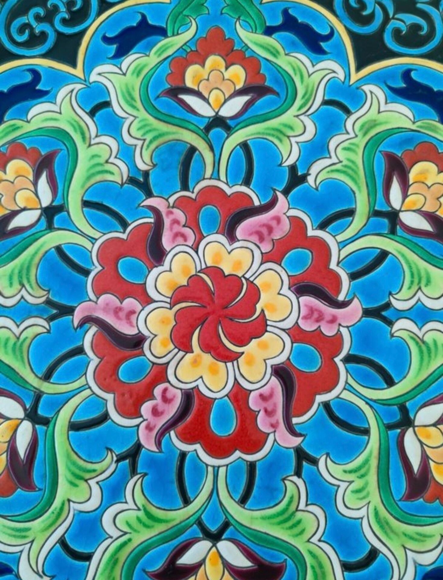 Superb enamel dish from Longwy, signed, year 1940.