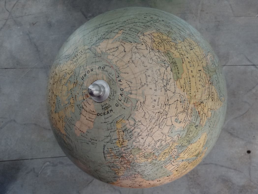 Globe Terrestrial Forest early twentieth, diam. 20 cm