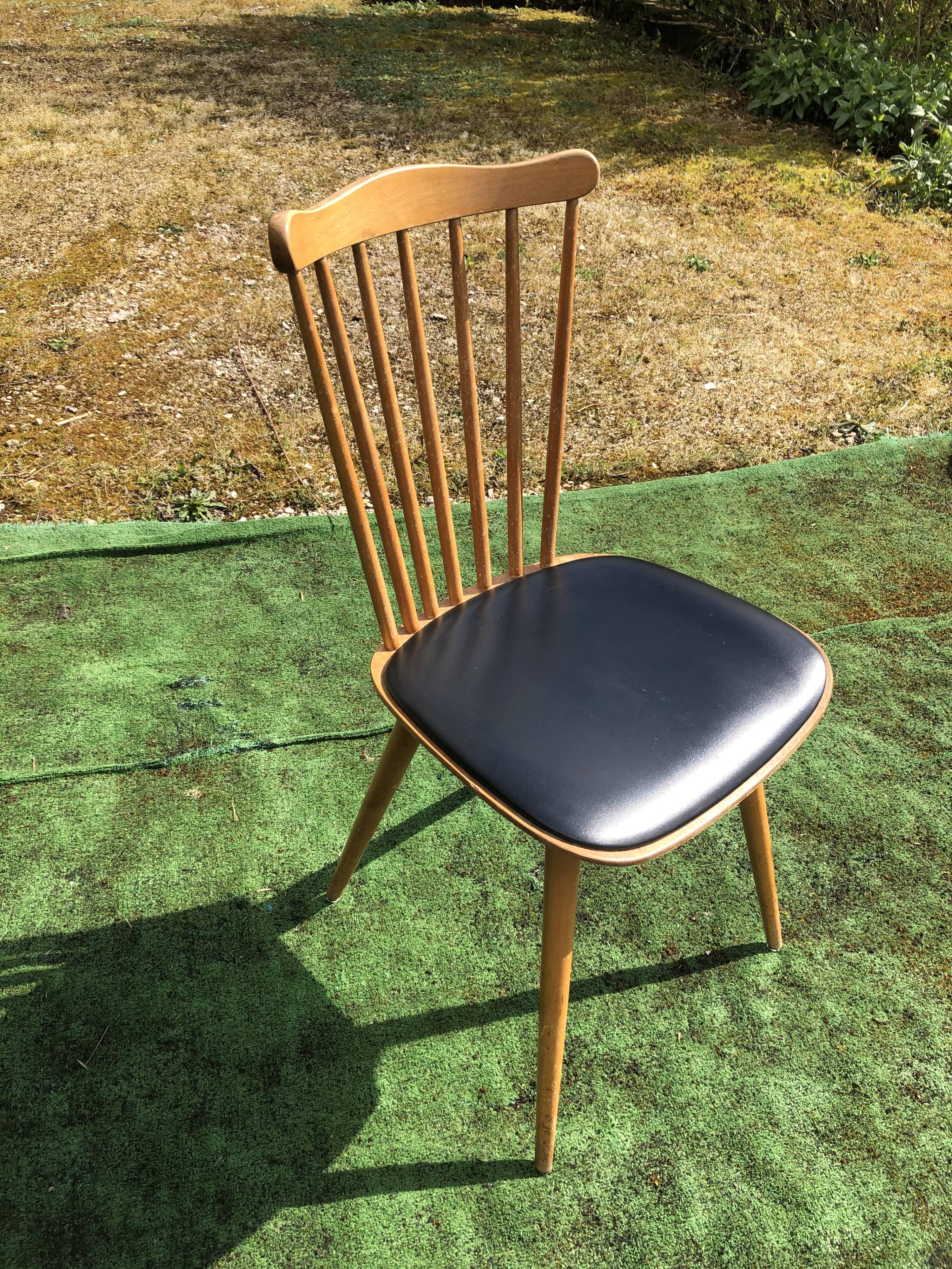 Chaise Baumann modèle menuet assise simili cuir noir