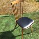Chaise Baumann modèle menuet assise simili cuir noir