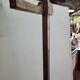 Toise de mesure ancienne en bois sur socle
