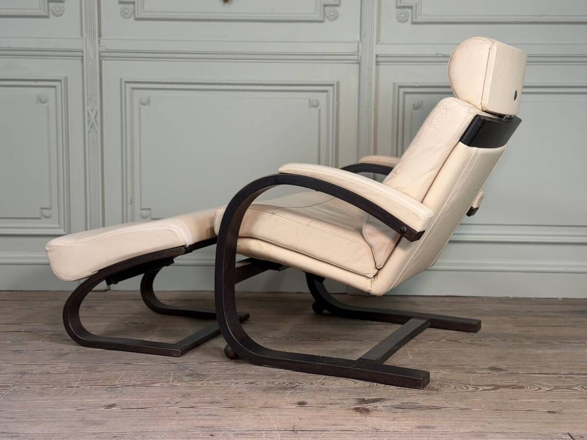 Fauteuil Nelo et son repose-pieds en cuir, åke Fribyter pour Roche Bobois, vers 1980