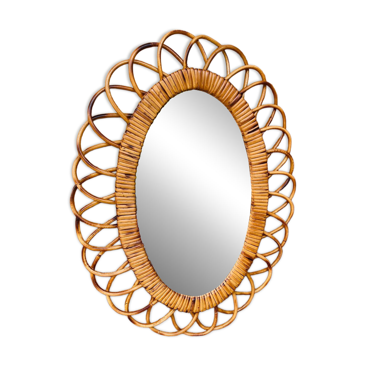 Vintage oval rattan mirror from the 60s/70s.