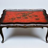 Low table in chinese black and red lacquer from the 19th century with independent tray