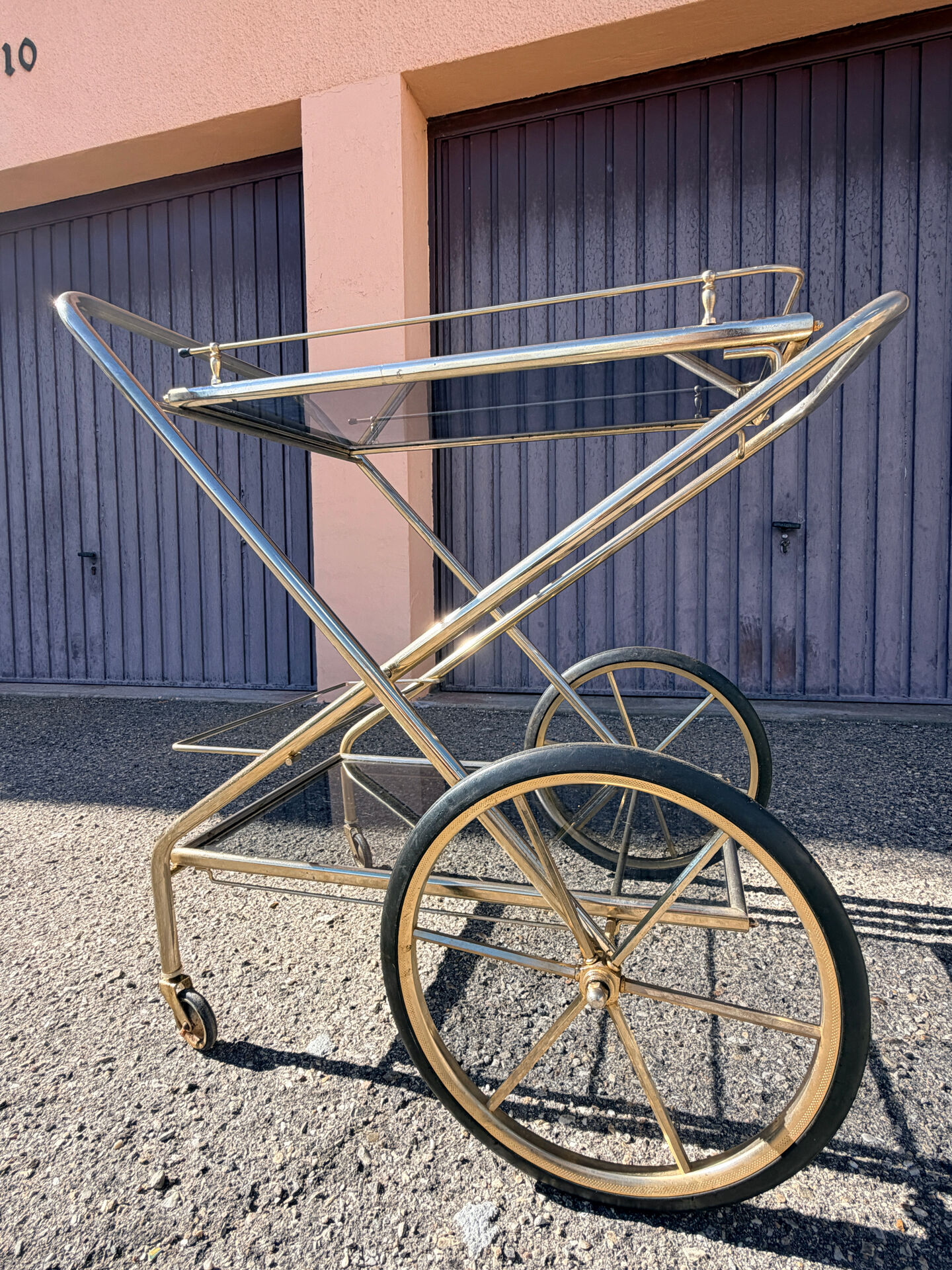 Dessert / bar / trolley with trays
