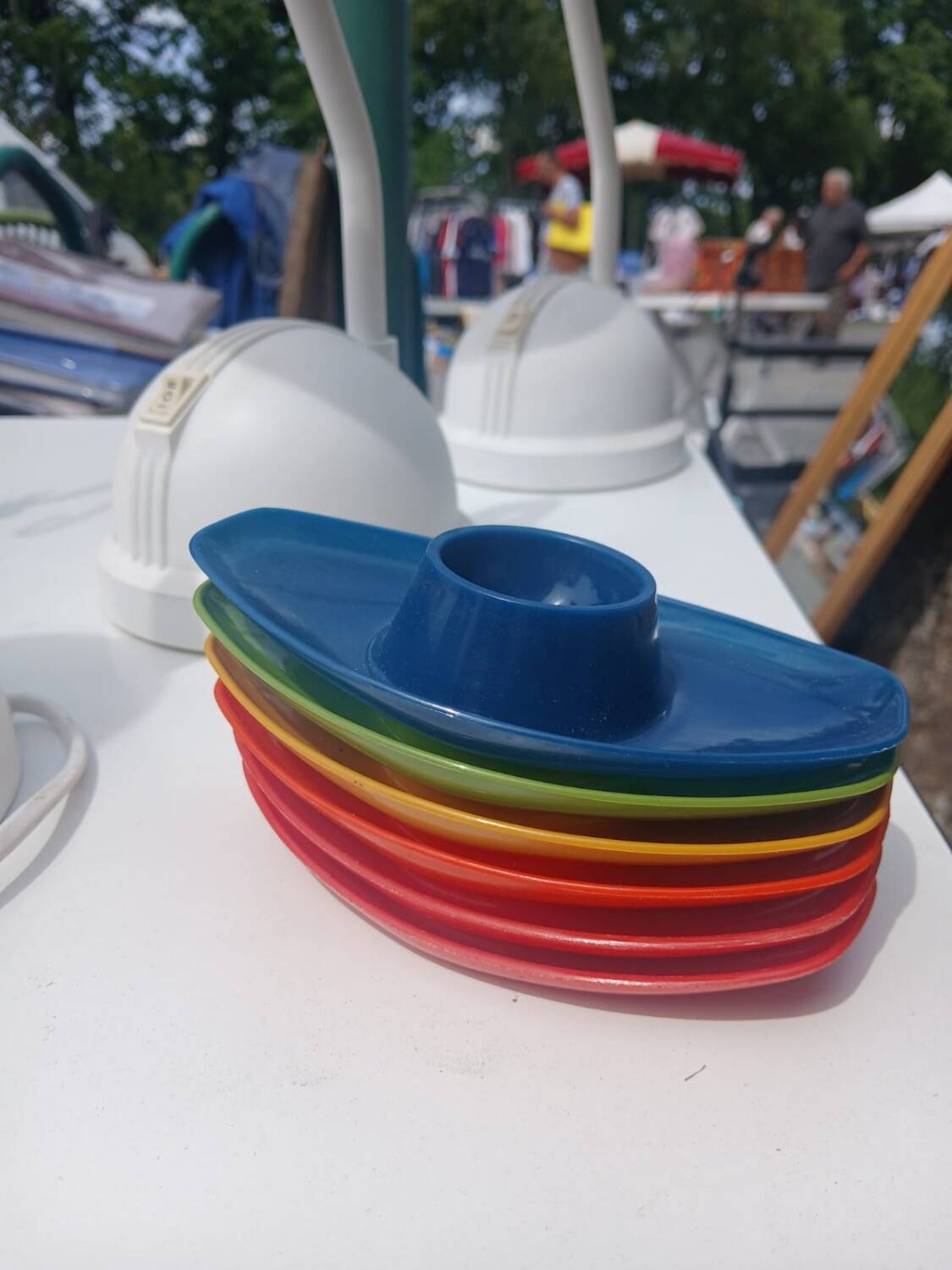 Set of 6 multicoloured vintage egg cups — Space Age pop design