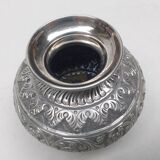 900 solid silver domed vase with floral motifs 196g