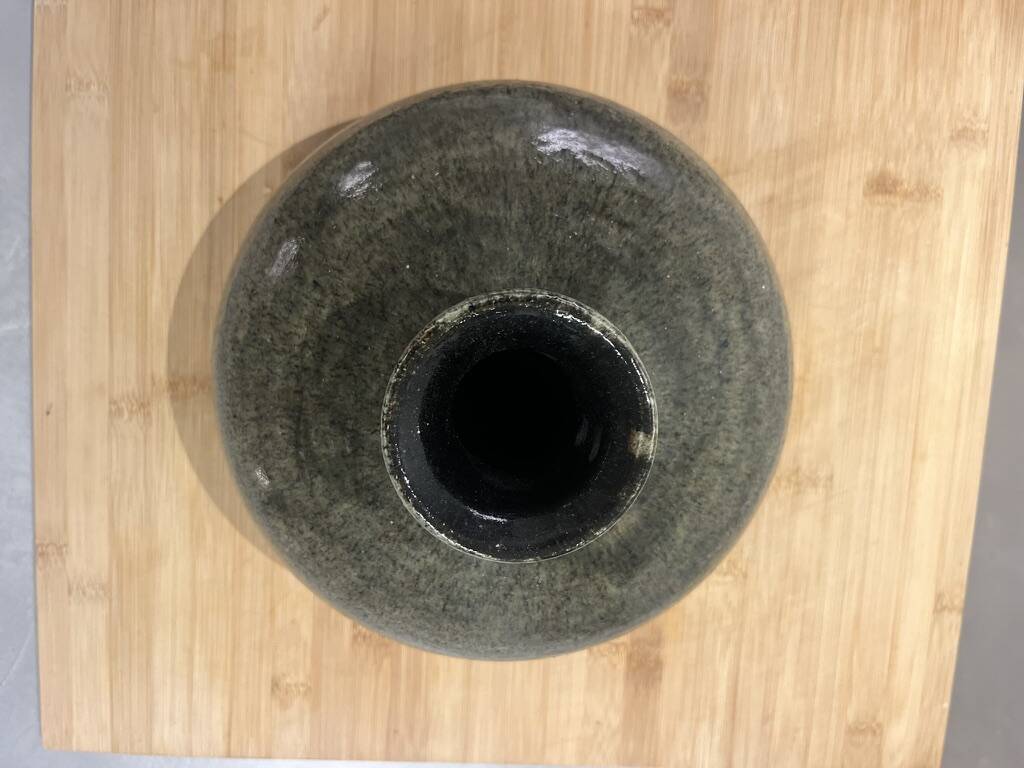 Accolay ceramic vase