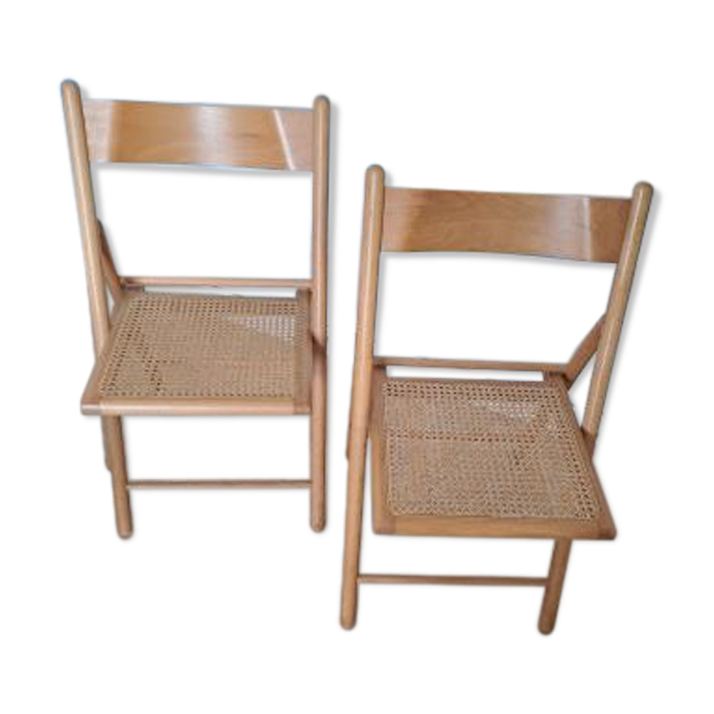 2 folding chairs canned