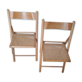 2 folding chairs canned