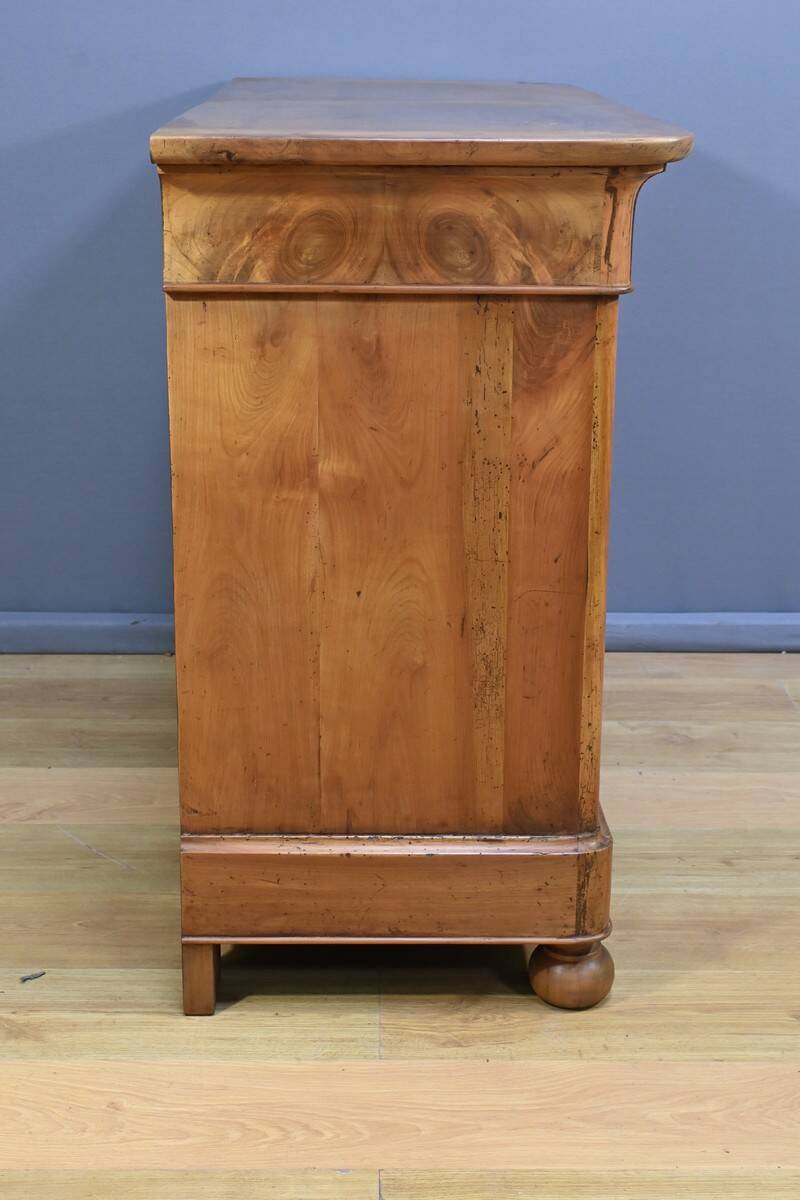 Cherrywood chest of drawers, Restoration period – Early 19th century
