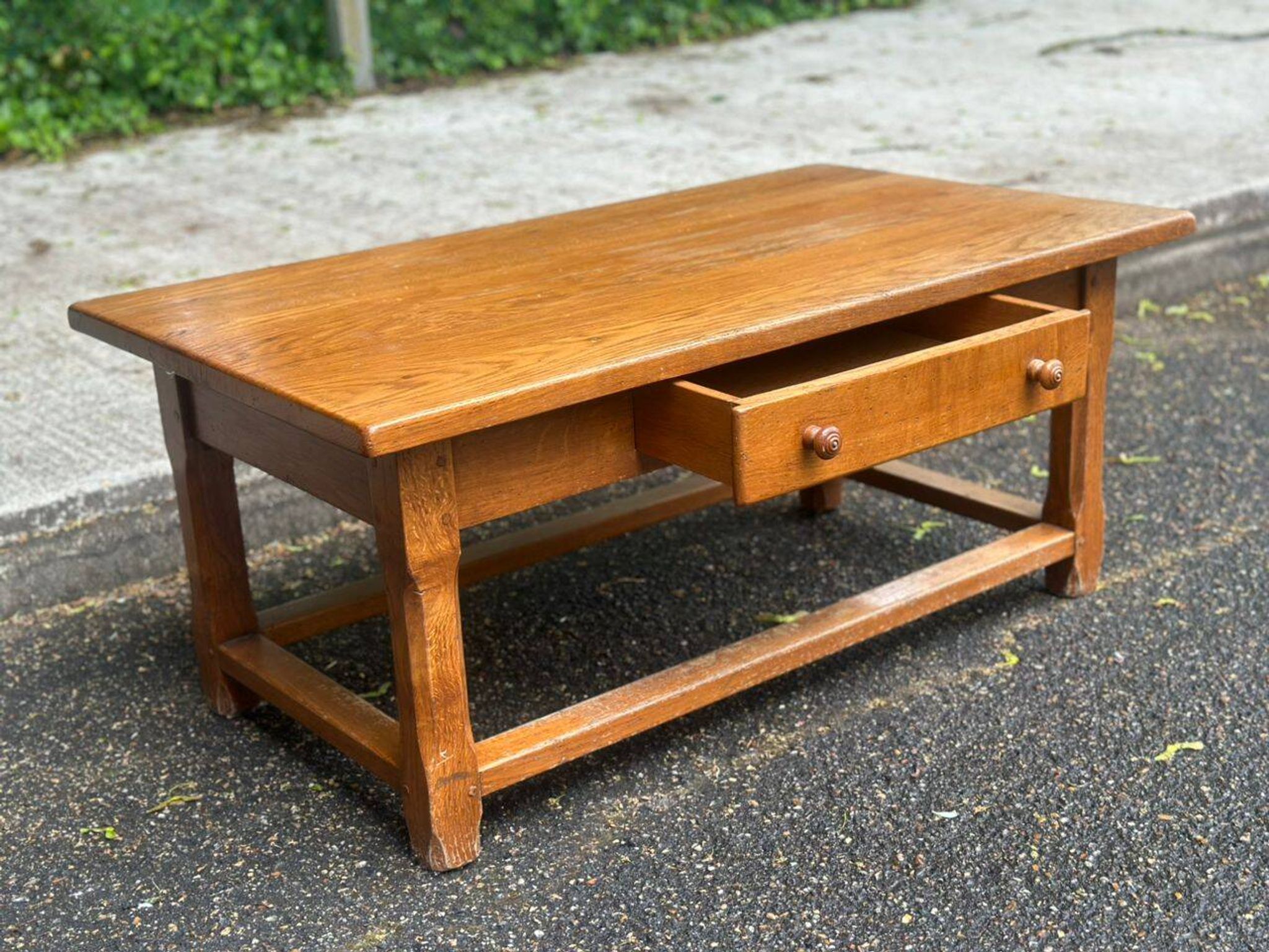 Table basse de ferme en chêne massif 1950 de 105cm