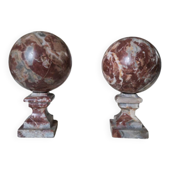 Paire de sphères en marbre rouge XIXème
