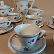 Service à café en faïence de Saint Amand décor Touraine huit tasses