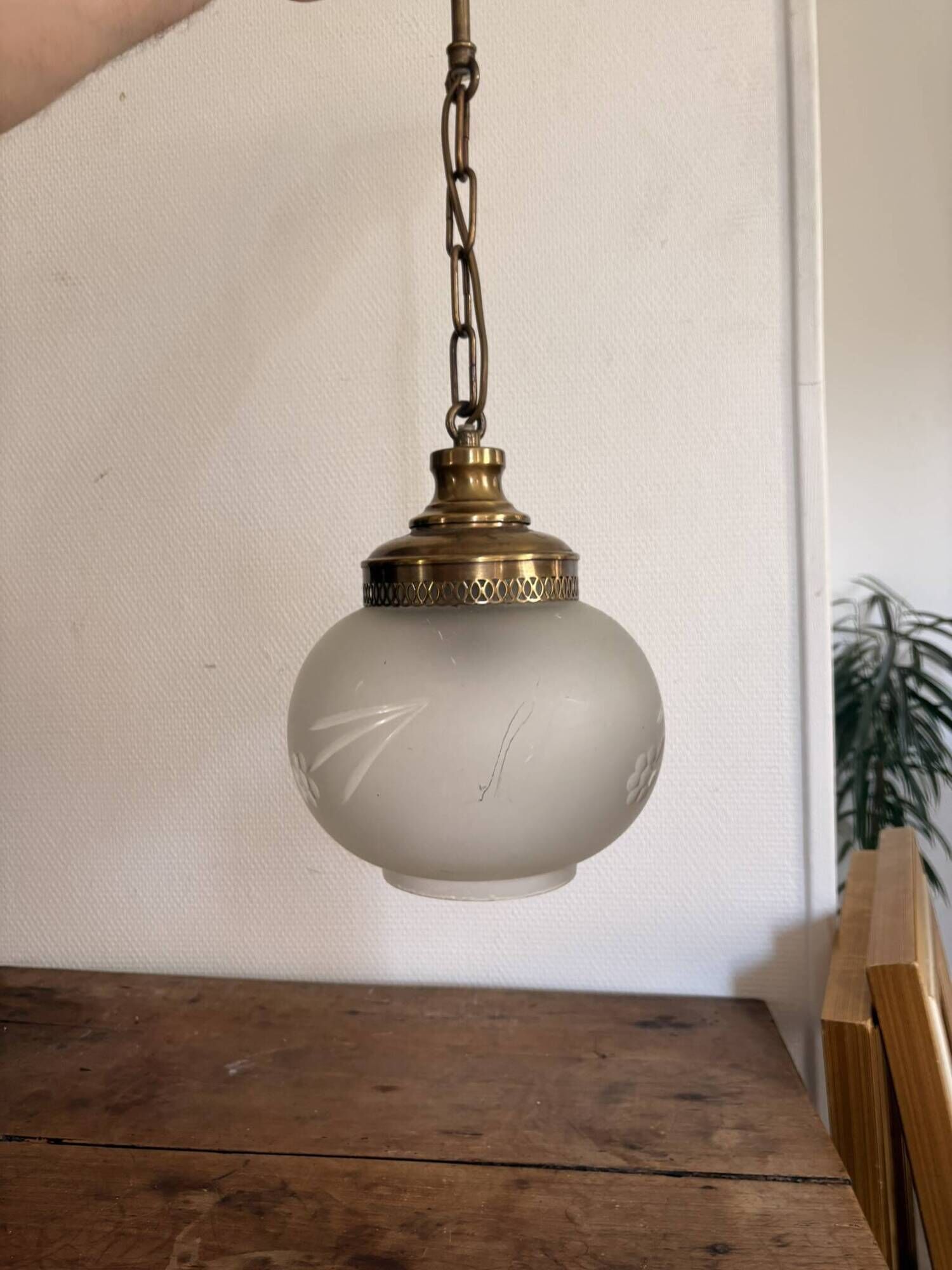 Suspension Luminaire Globe Frosted Glass Engraved Brass Art Deco Vintage