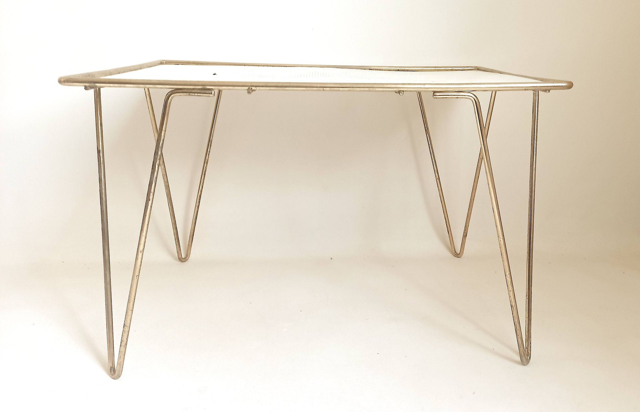 Coffee table gilded metal and white rigidule top 50