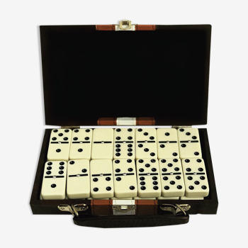 Game of dominos vintage compact travel