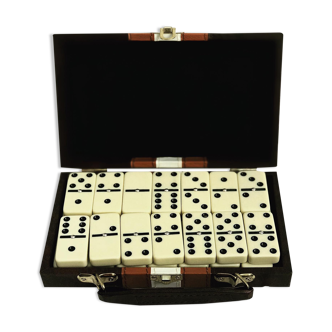 Game of dominos vintage compact travel
