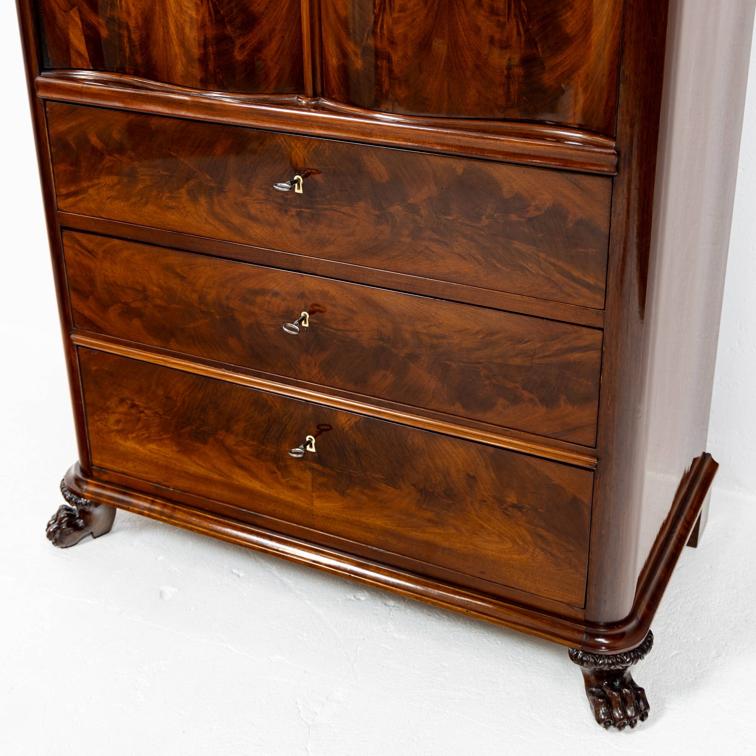 Chiffonnier haut avec bar en acajou 1850-1880