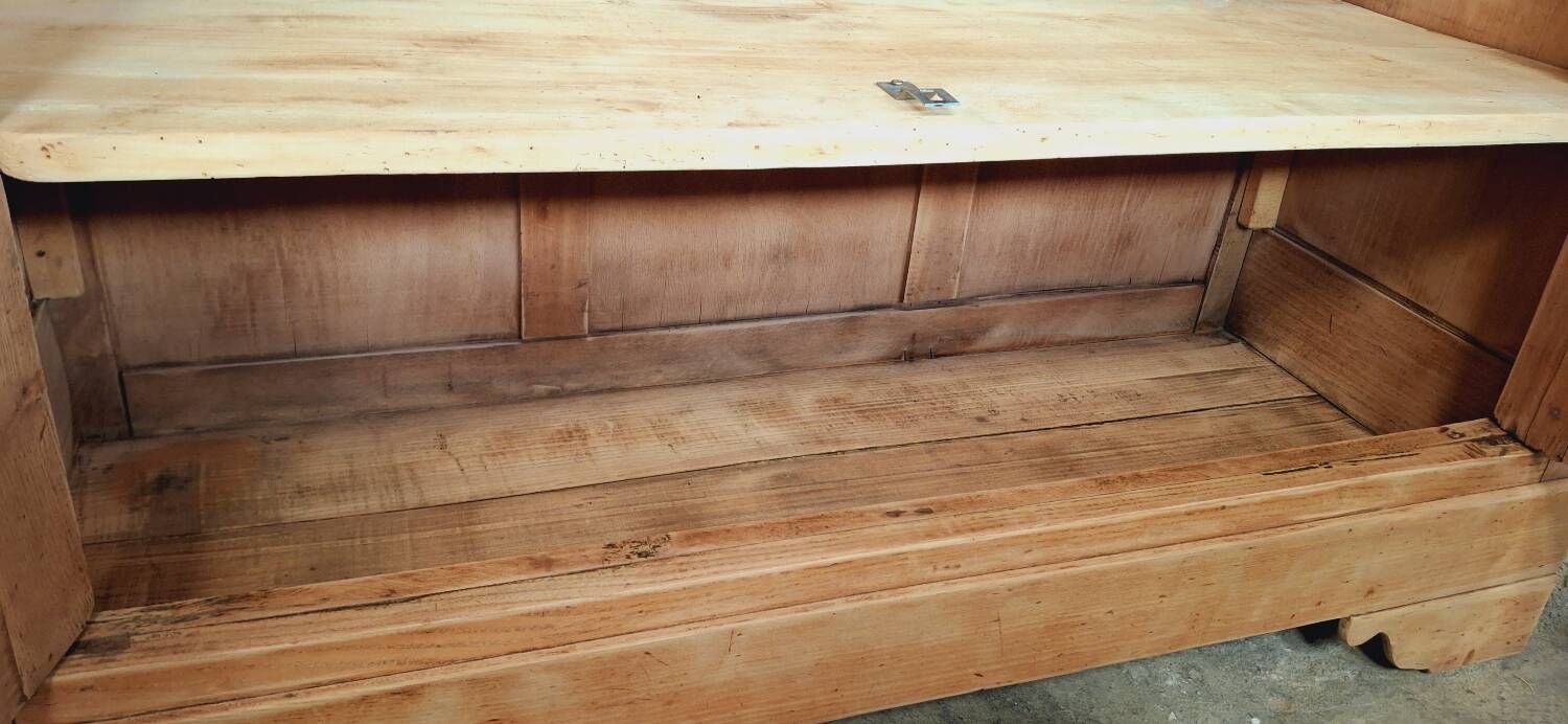 Two-piece glass-fronted buffet