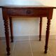 Table d'appoint pieds en bois tourné
