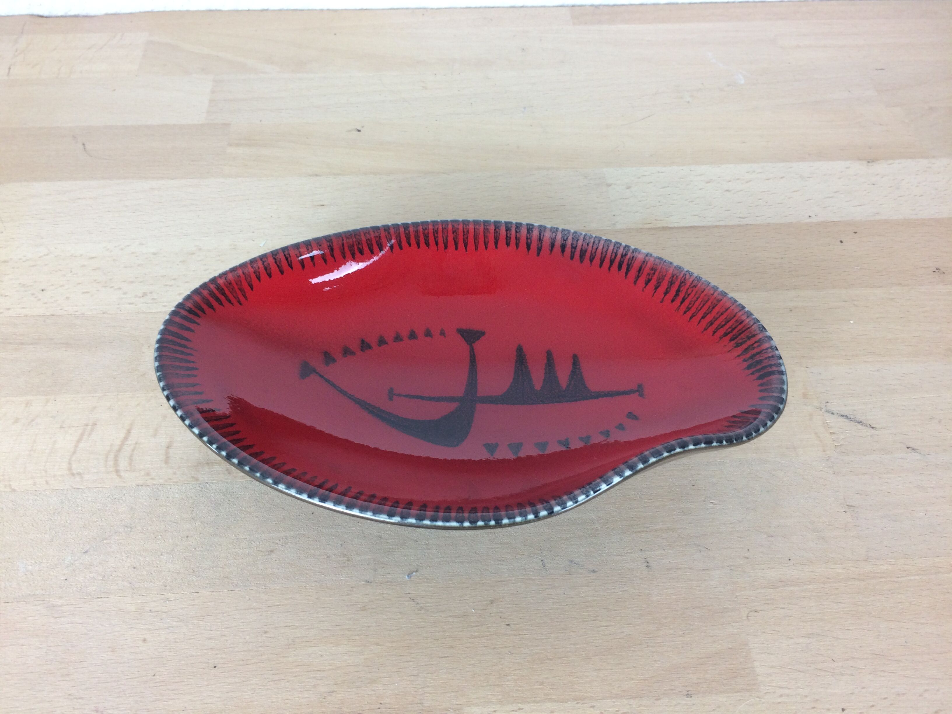 Empty black and red ceramic Elchinger pocket