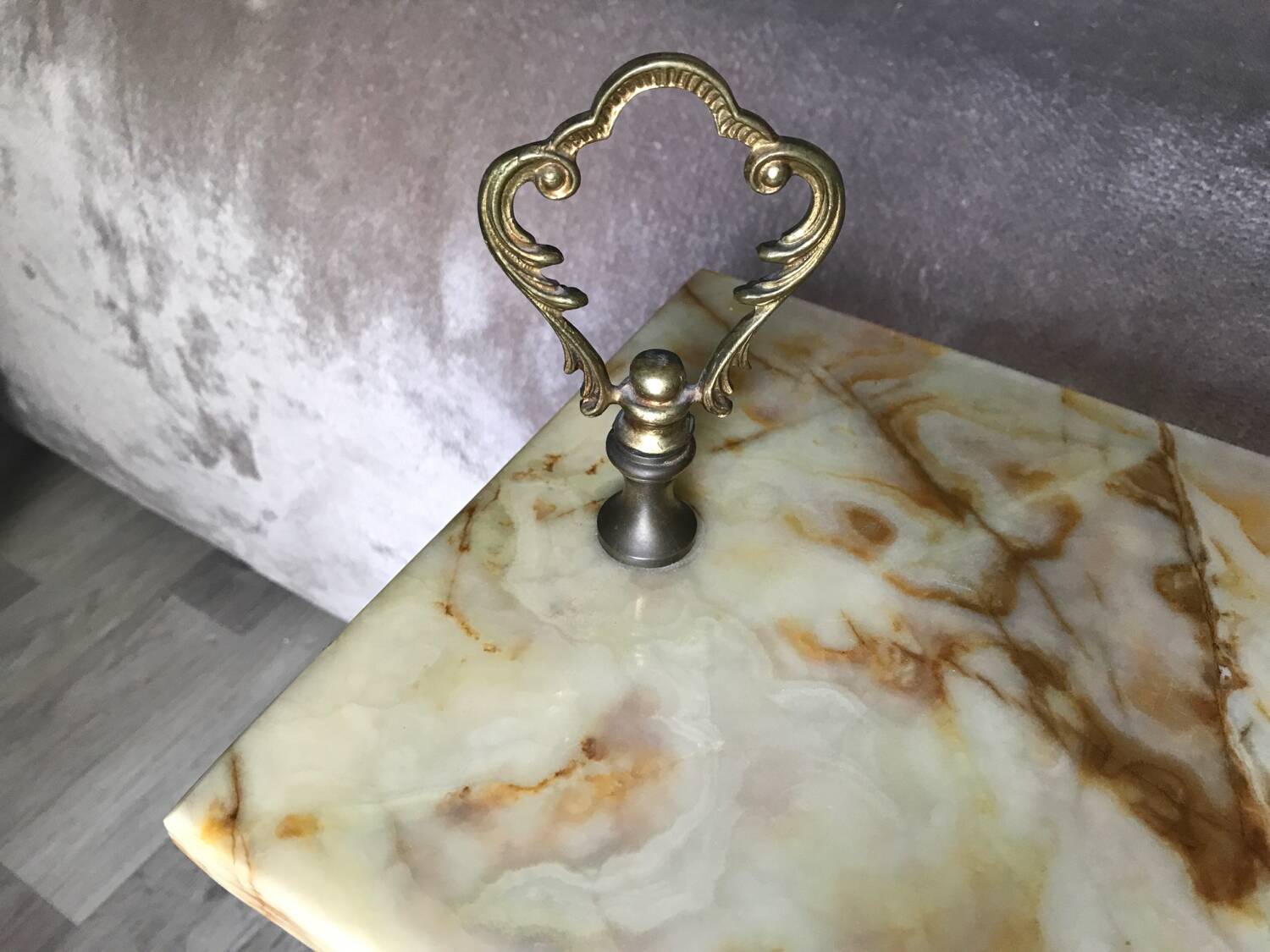 Marble and gilded bronze magazine rack