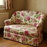 Canapé crapaud ancien rénové – tissu schintz aux pivoines et chinoiseries