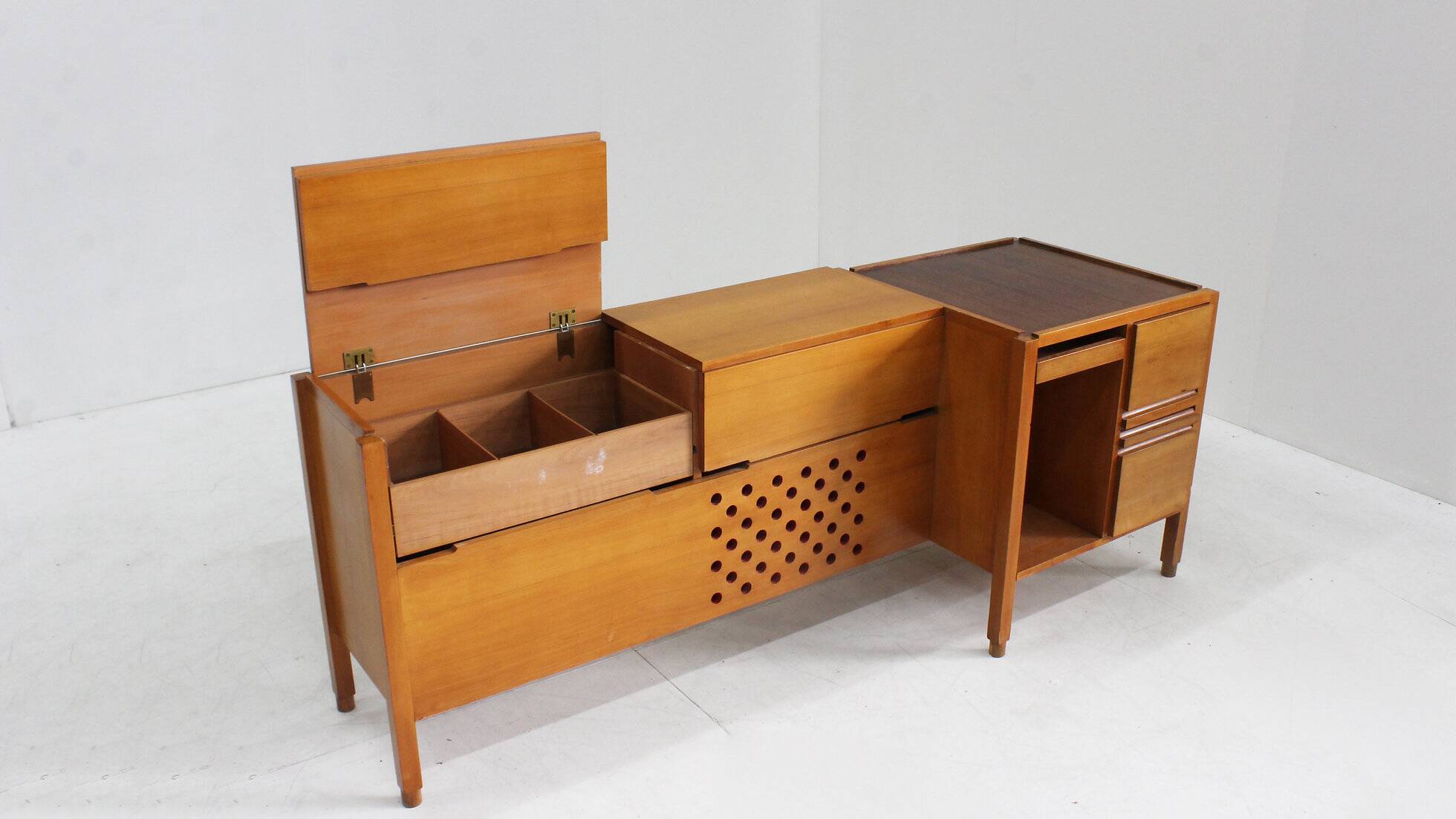 Vintage sideboard 1960s Italy attributed to Carlo Scarpa Anfodillo execution