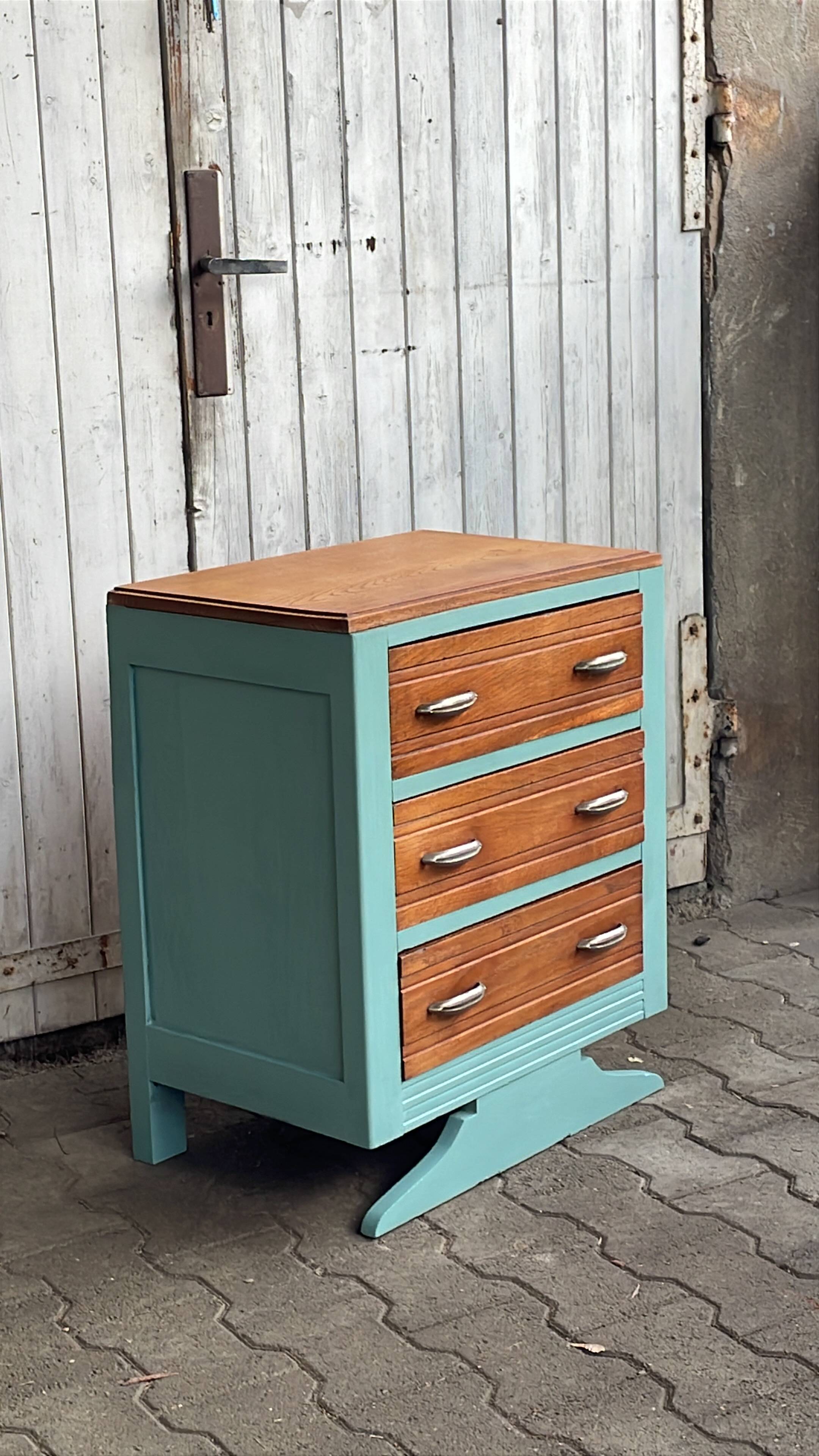 Small oak chest of drawers, France 1940
