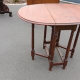Oval gateleg table
