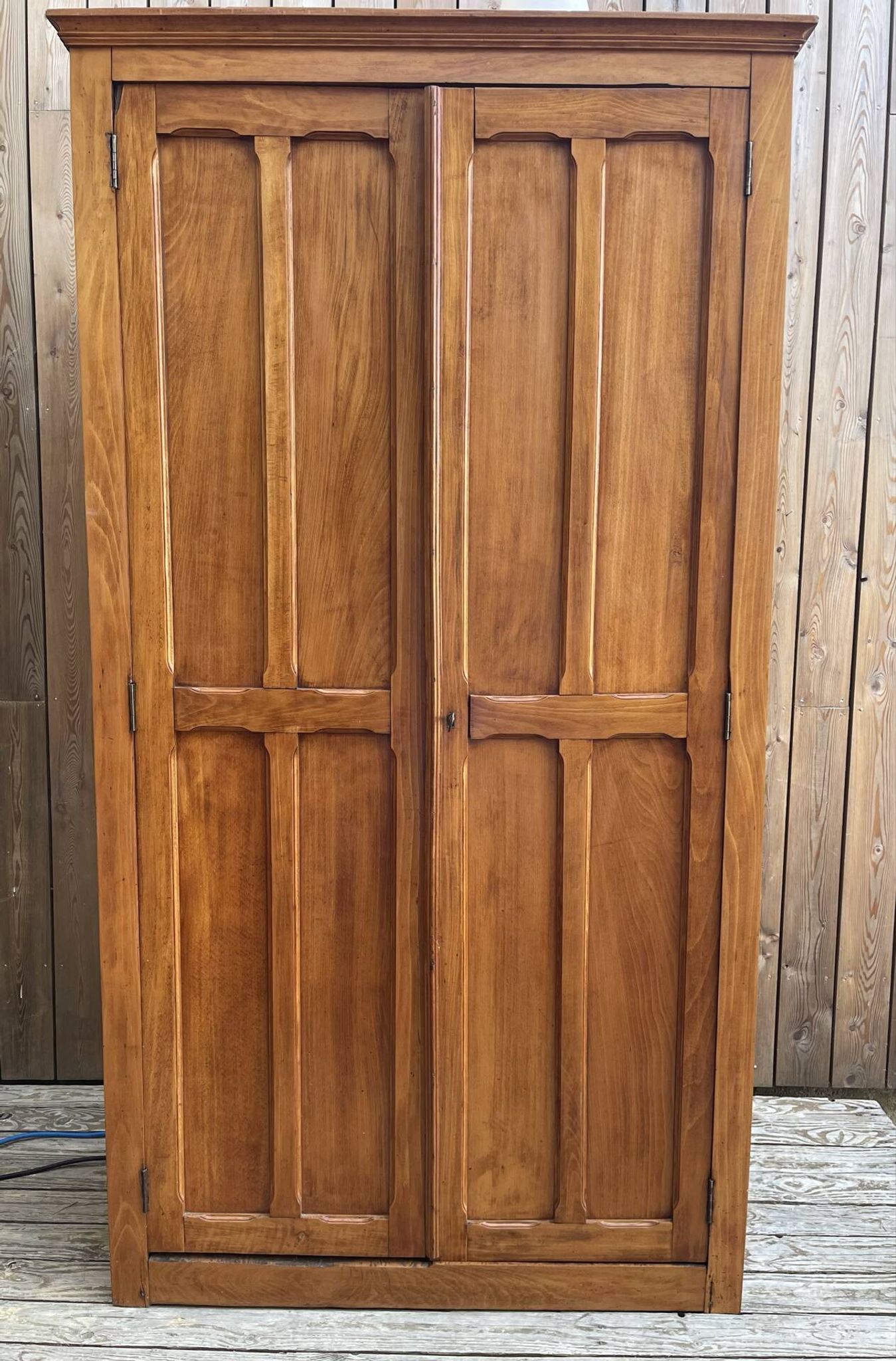 Armoire parisienne