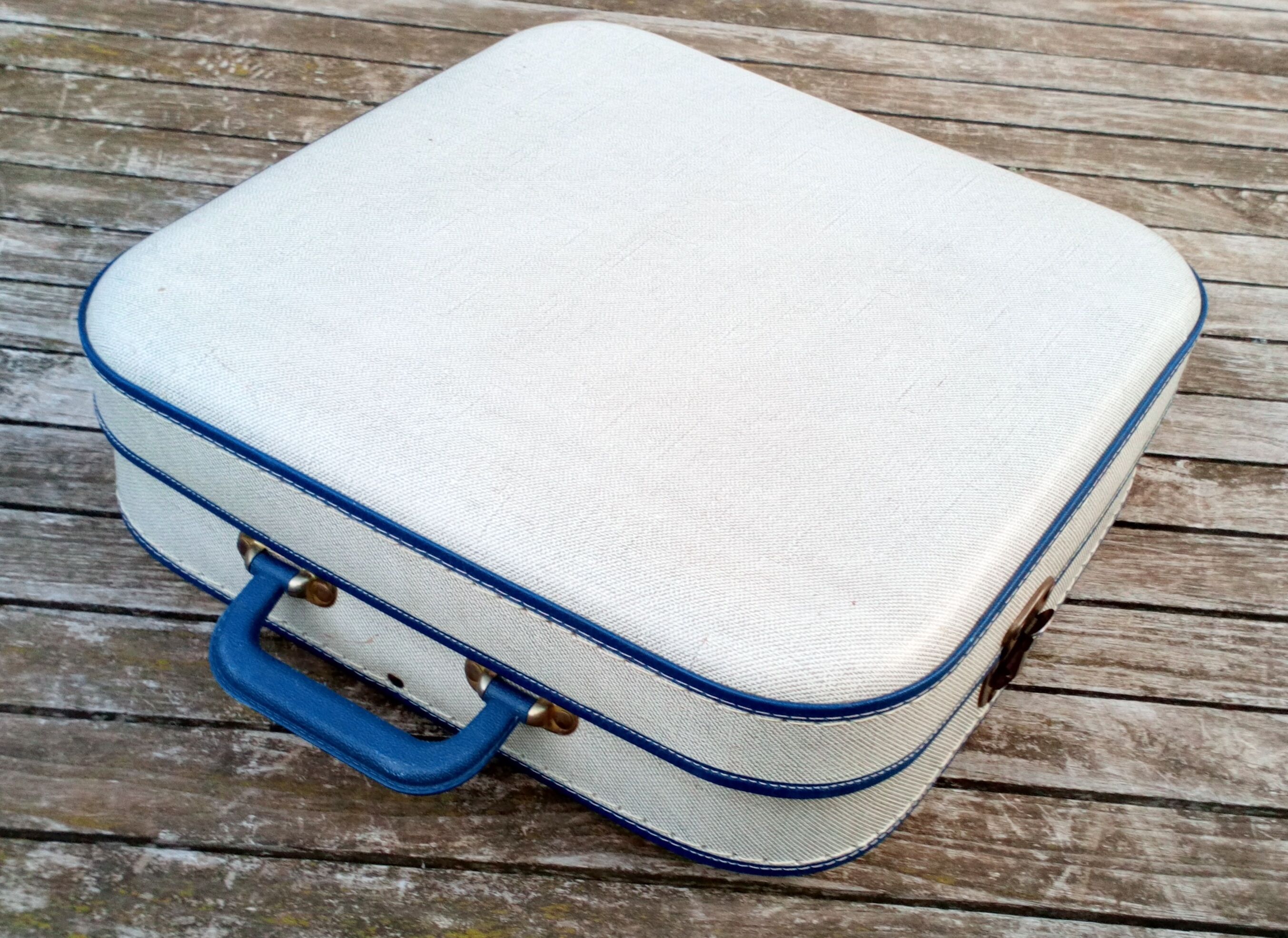 Valise en carton des années 60