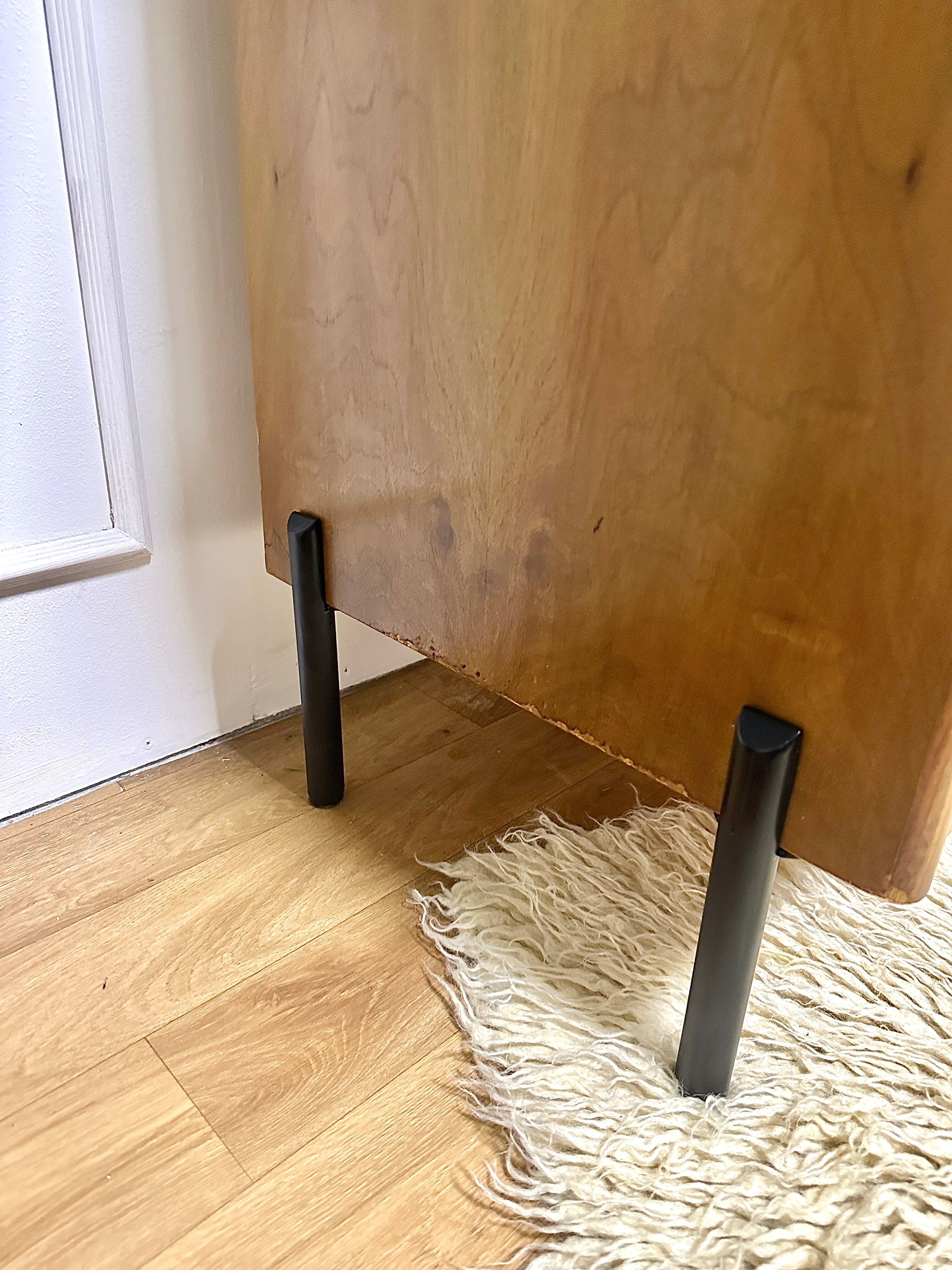 Vintage chest of drawers feet black metal