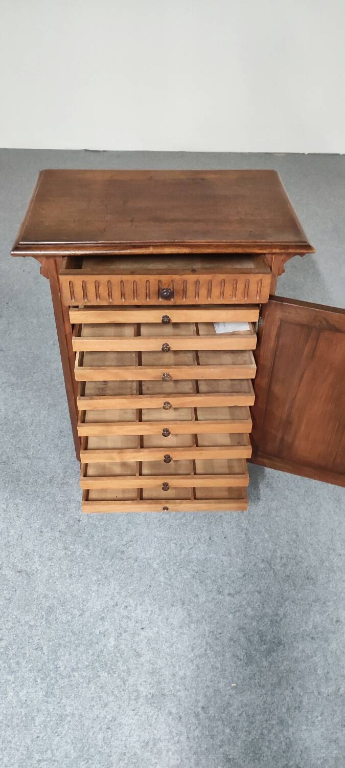 Jewelry cabinet